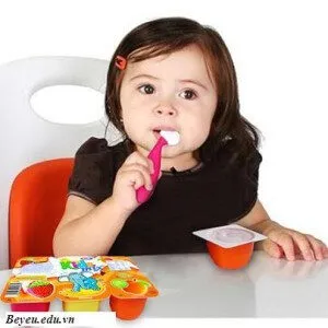 6 lưu ý cần nhớ khi cho trẻ ăn sữa chua
