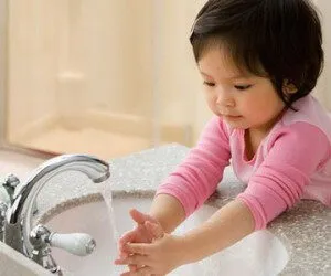 Cách phòng bệnh tiêu chảy cấp cho bé